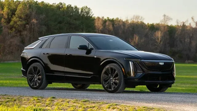 ELECTRIC SEDAN image 2