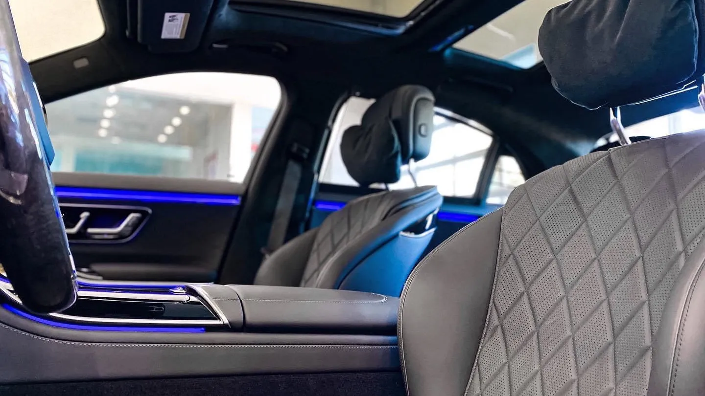 PREMIUM SEDAN image 3